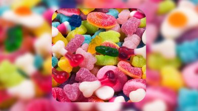 portrait-woman-visiting-luxurious-city-dubai