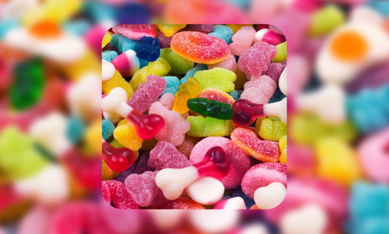 portrait-woman-visiting-luxurious-city-dubai