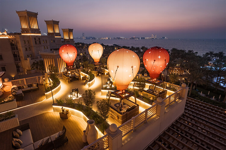 Balloons-at-the-Palace