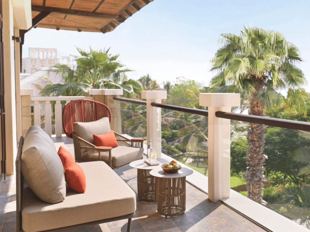 Book-a-romantic-staycation