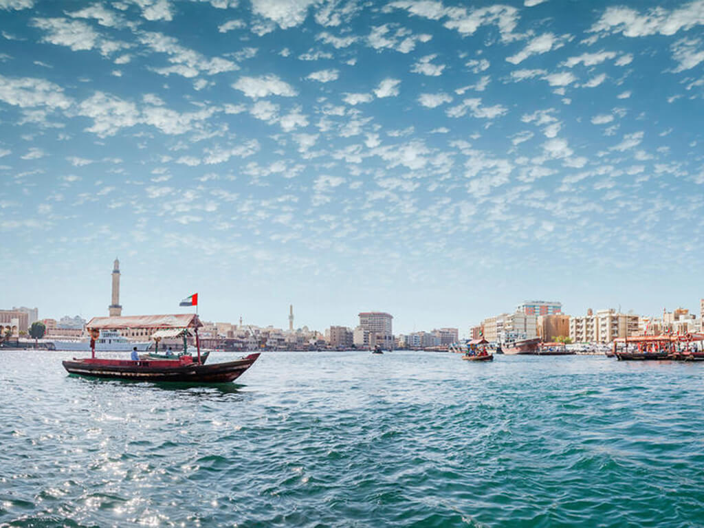 سوار-شدن-به-abra-در-Dubai-Creek