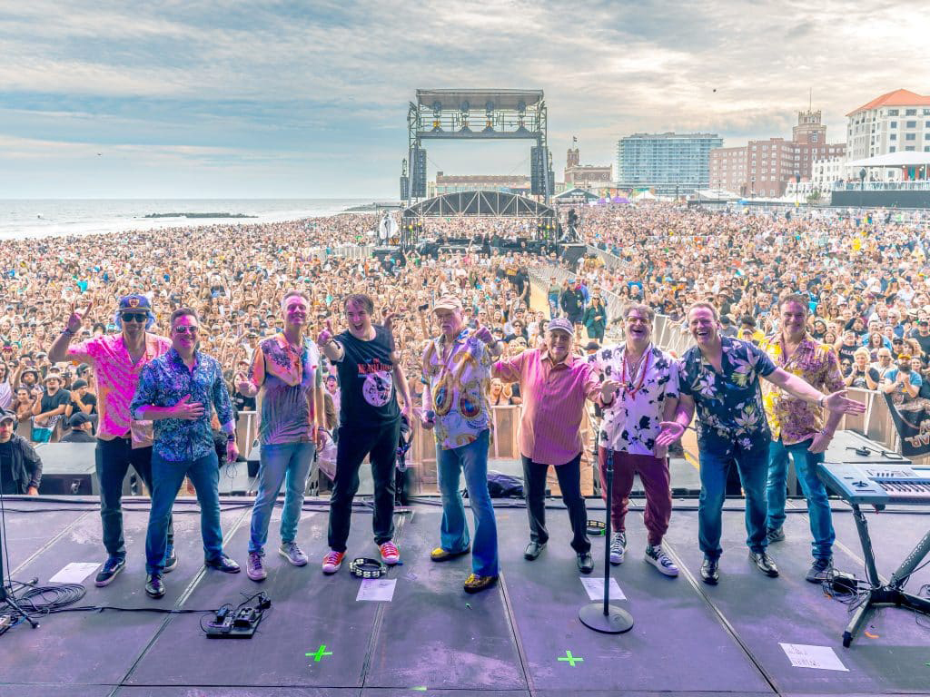Watch-the-Beach-Boys-live